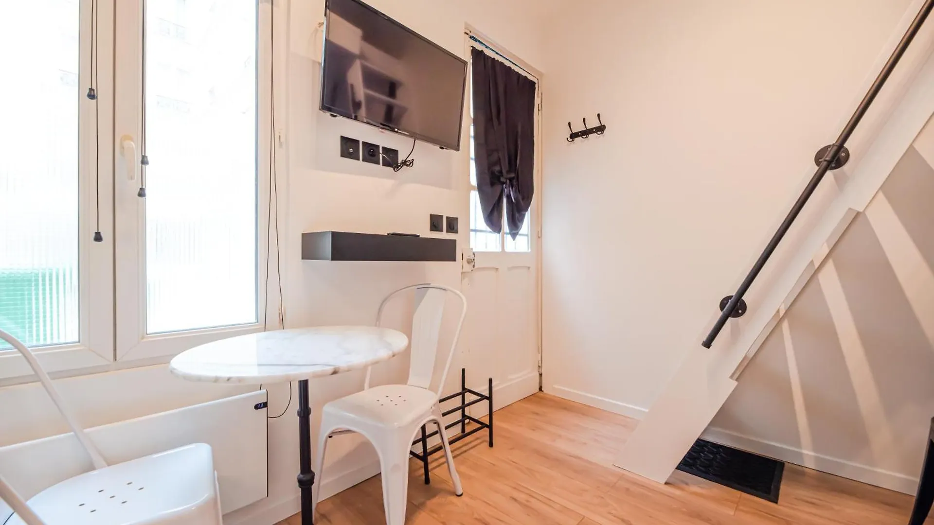 Apartment Lovely Nest In Paris